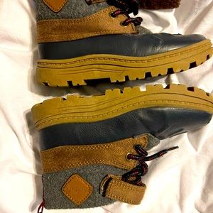 Carters 9t boots used well taken care of